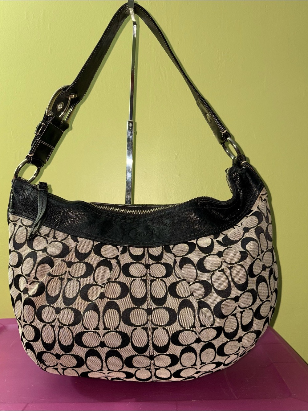 Vintage Coach Soho Pleated
Signature C Hobo Bag Canvas &
Leather Black Khaki - Picture 13 of 13